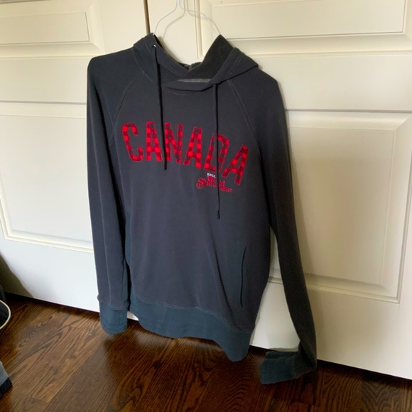 Disney Epcot Canada sweatshirt - Picture 1 of 3